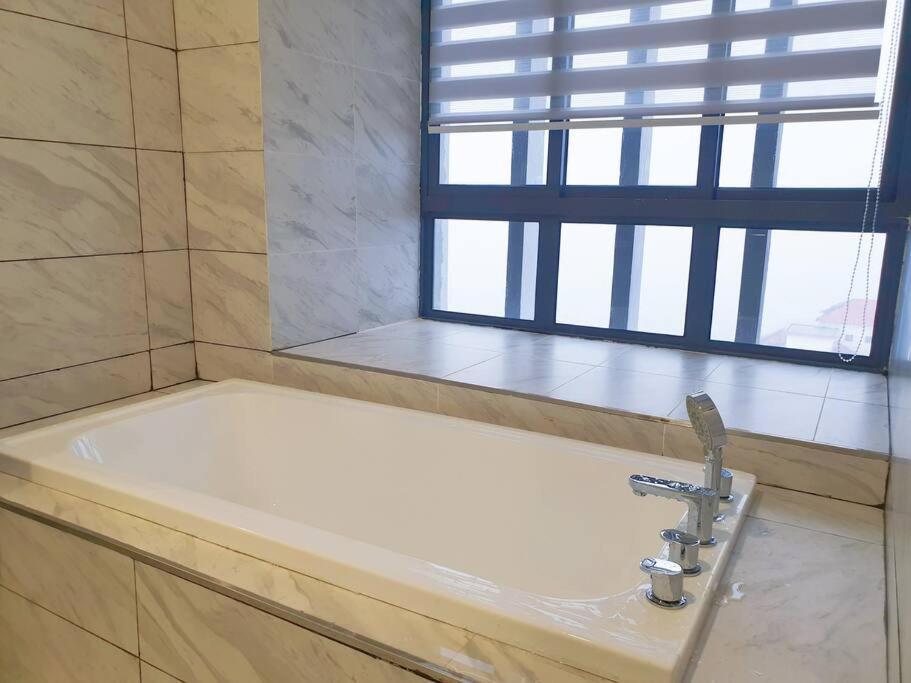 Seaview#Warmth#Netflix#Privatebathtub#Seasideluxurycondo#Imperioresidence Malacca Eksteriør billede